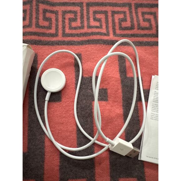 Apple Magnetic charger to  USB
Cable 1m - Picture 2 of 4